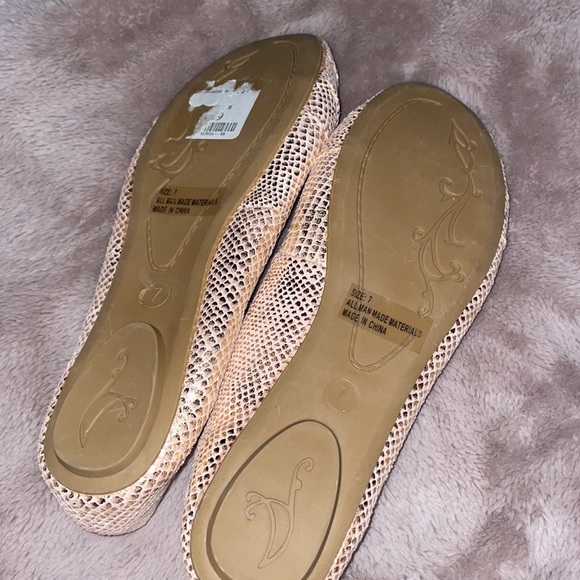 Flats - Picture 2 of 2